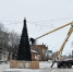 Продолжаем наряжать ёлку на городской площади. - Красноармейский район
